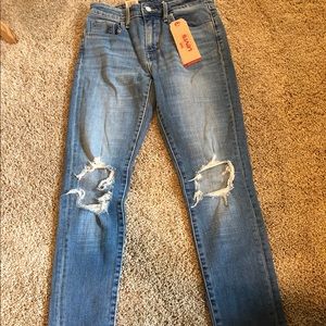 Brand new- Women’s skinny Levi’s 721 high rise